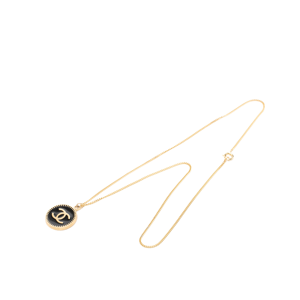 Pre-Loved Chanel CC Gold Plated and Enamel Round Pendant Necklace
